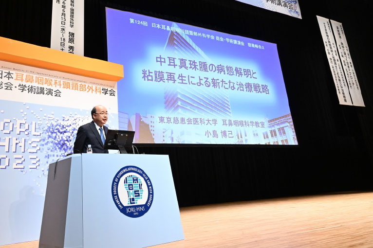 講演をする小島主任教授.jpg